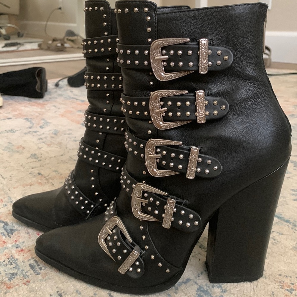Steve Madden size 9 heeled buckle ankle boots